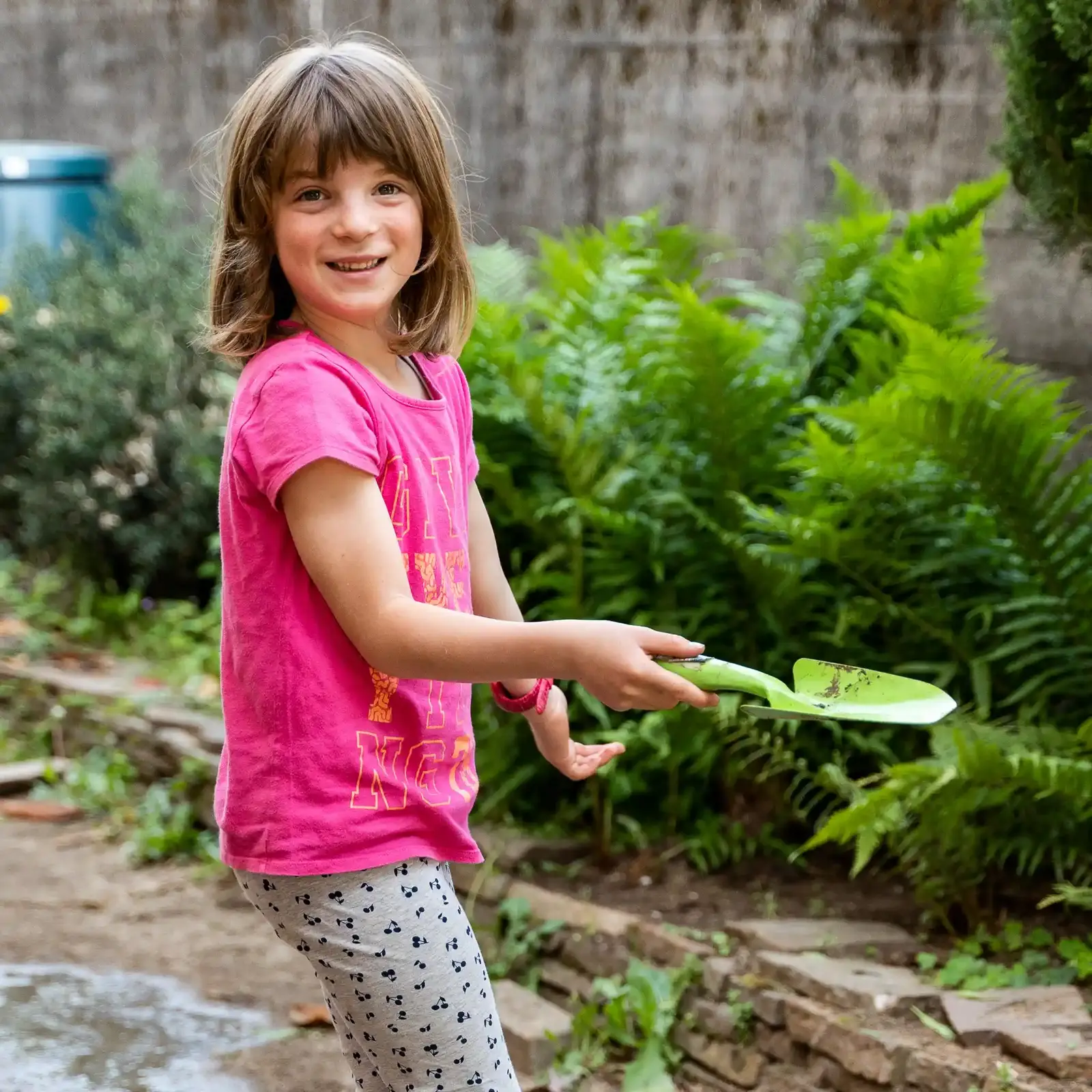 Bambina gioca Bambina gioca